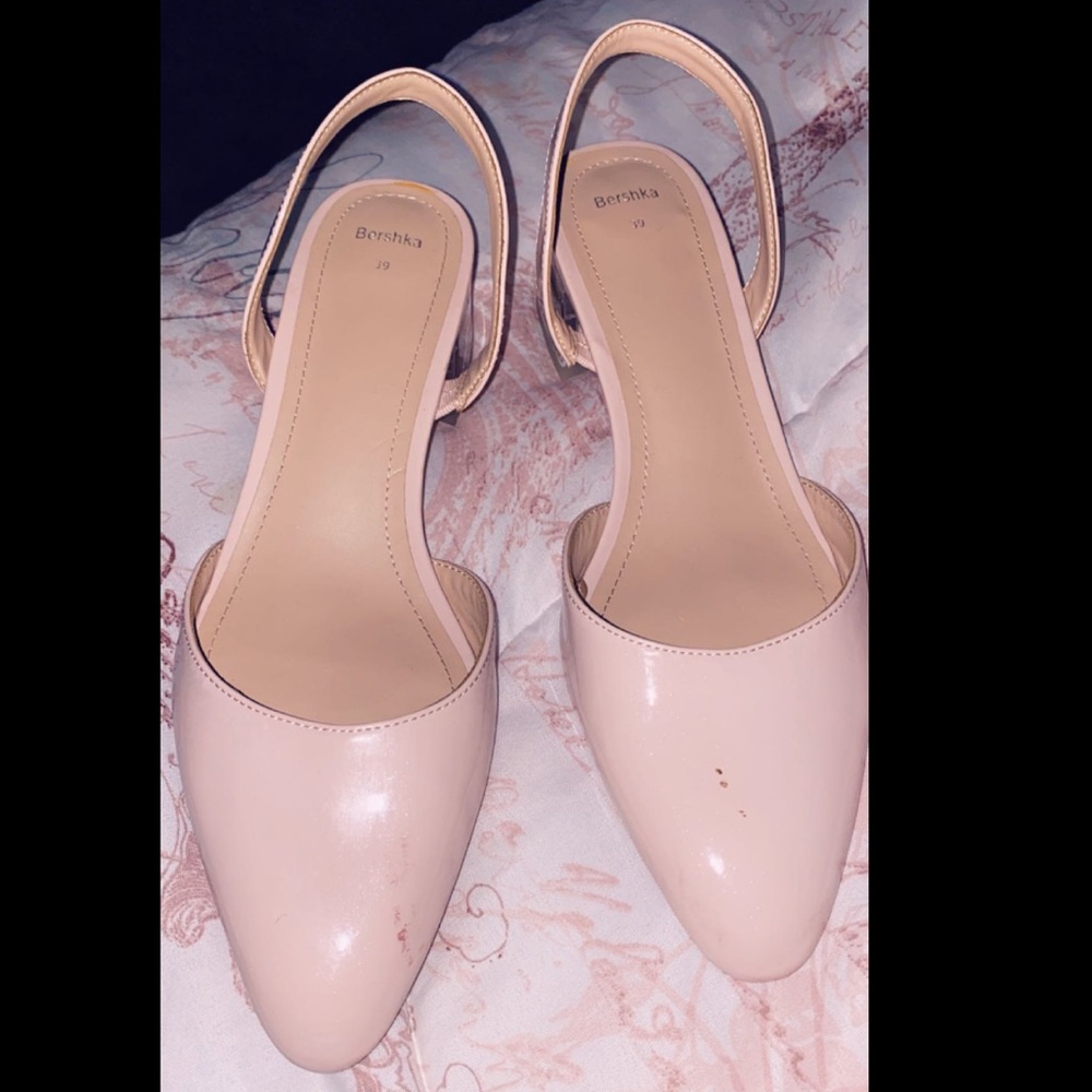 Flat shoe